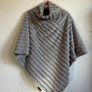 Fuzzy Faux Fur Cape (Gray, OS)